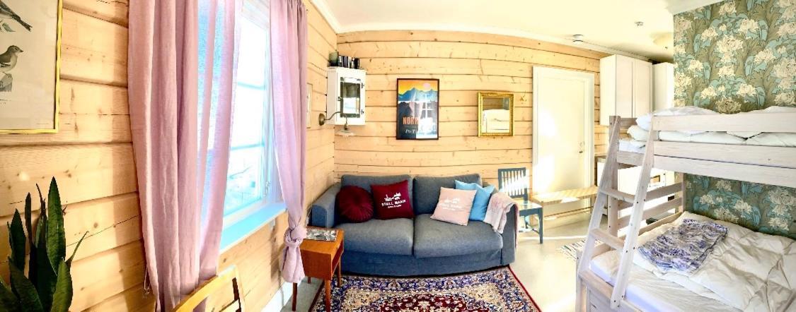 Scenic Small Guesthouse On Horse Farm By The Lake Frösö Extérieur photo